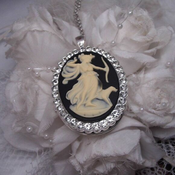 silver Artemis Aphrodite Greek  Necklace CAMEO CHRISTMAS GIFT MOM BIRTHDAY WIFE - Picture 1 of 4